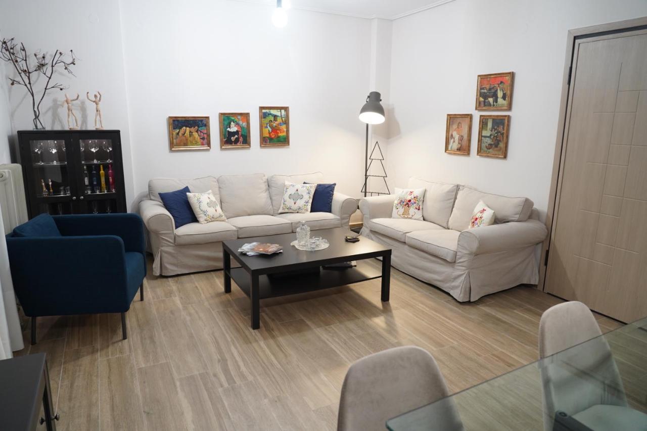 Larissa Downtown Apartment With Parking Exterior photo