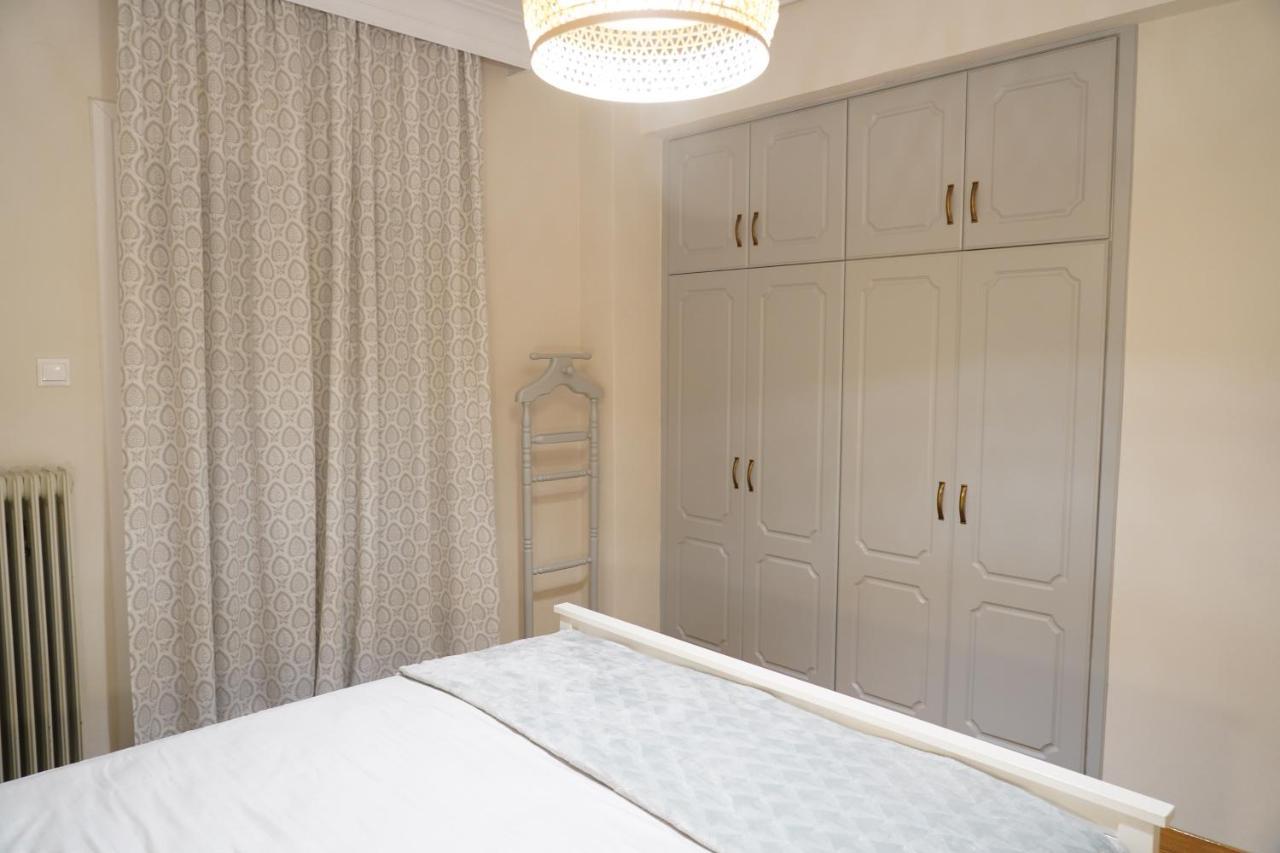 Larissa Downtown Apartment With Parking Exterior photo