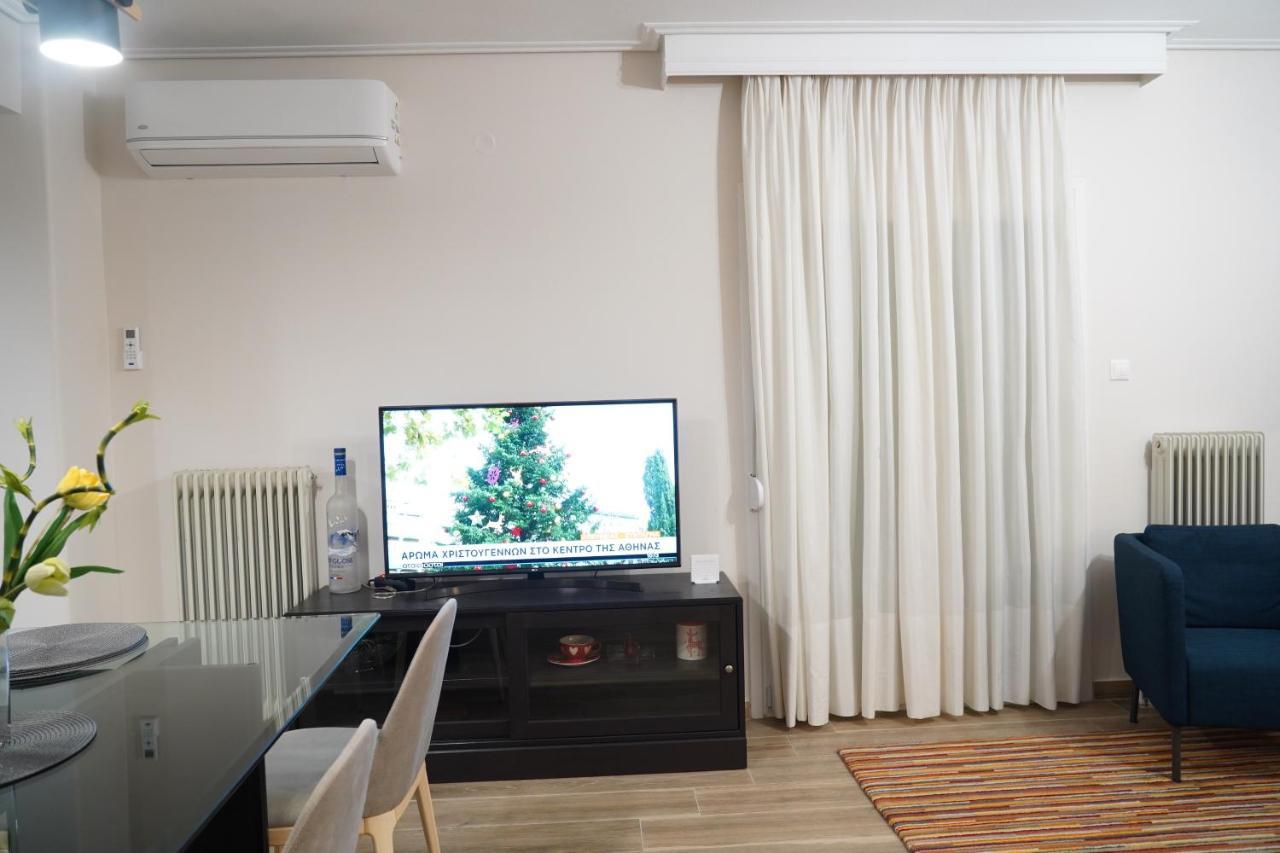 Larissa Downtown Apartment With Parking Exterior photo